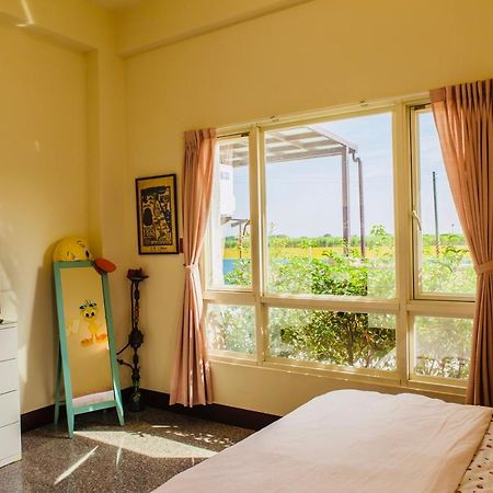 11 House Bed & Breakfast Erlin Bagian luar foto