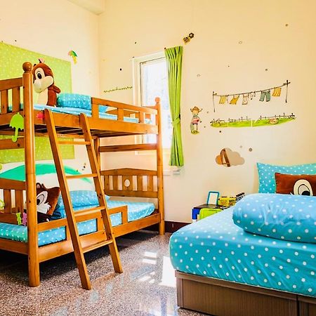 11 House Bed & Breakfast Erlin Bagian luar foto