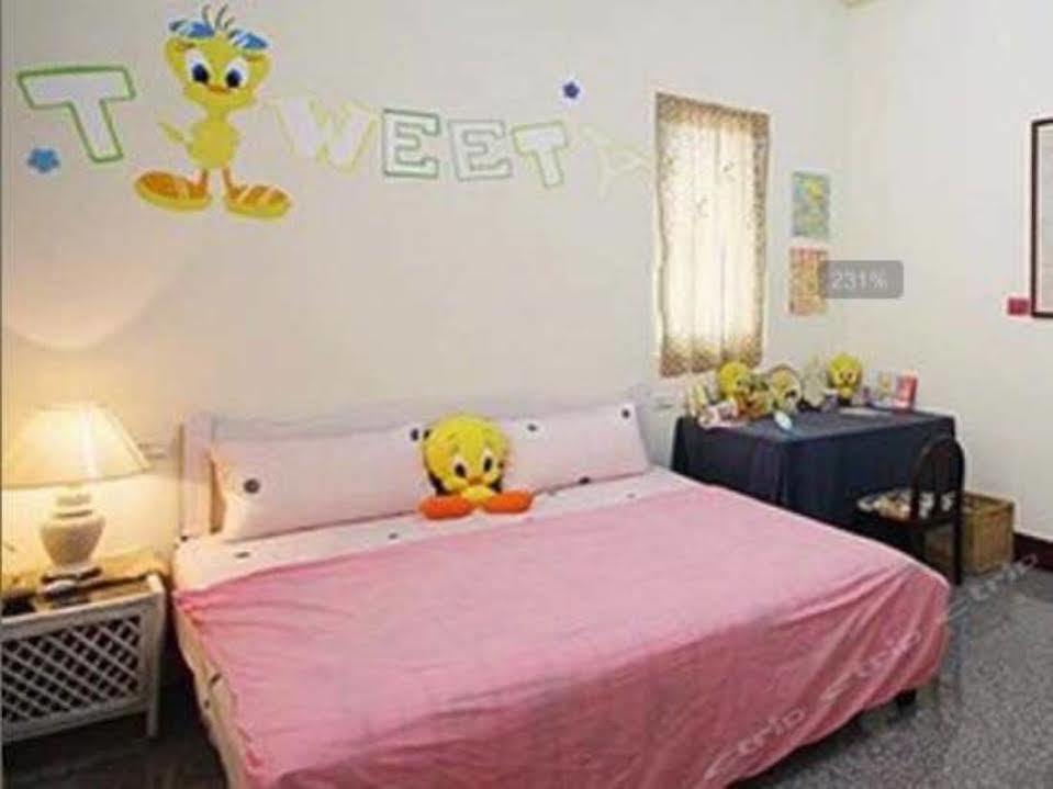 11 House Bed & Breakfast Erlin Bagian luar foto
