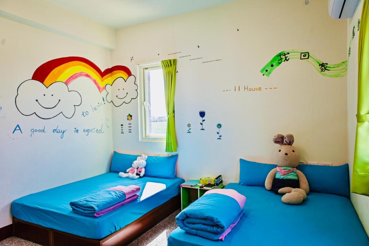 11 House Bed & Breakfast Erlin Bagian luar foto