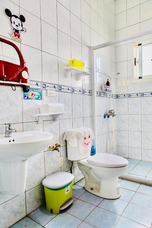 11 House Bed & Breakfast Erlin Bagian luar foto