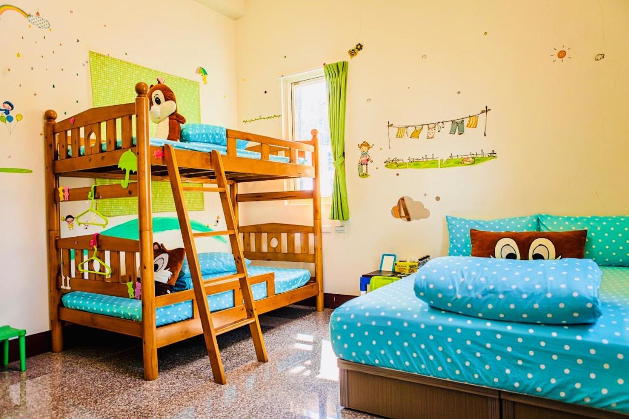 11 House Bed & Breakfast Erlin Bagian luar foto
