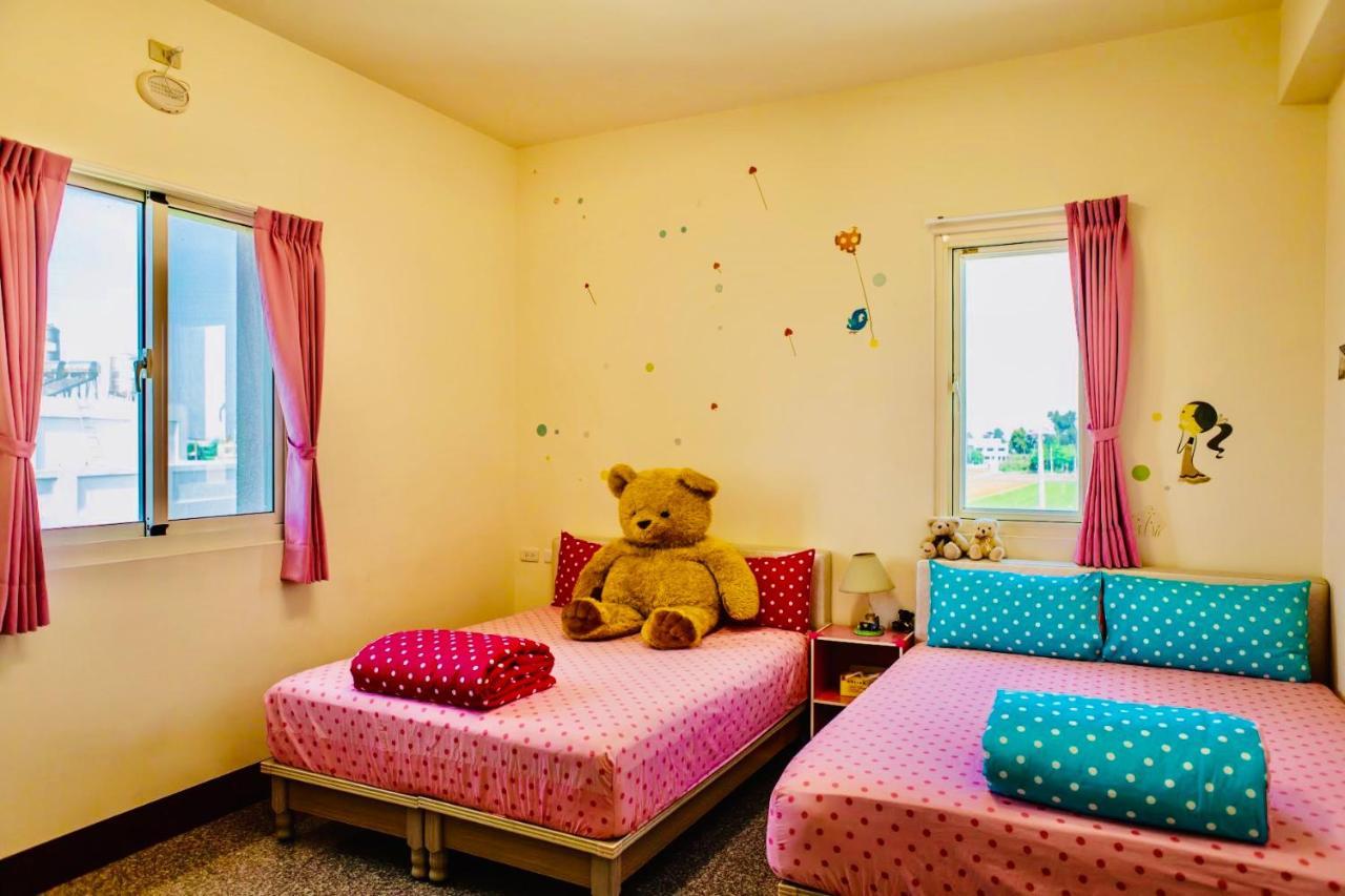 11 House Bed & Breakfast Erlin Bagian luar foto
